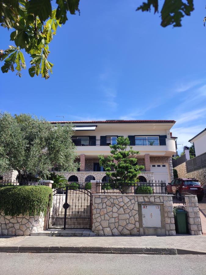 Biuk Apartments Novi Vinodolski Buitenkant foto