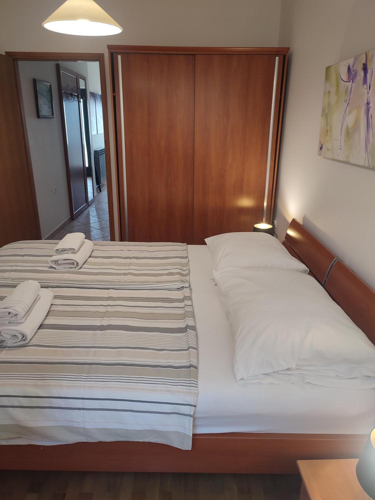 Biuk Apartments Novi Vinodolski Buitenkant foto